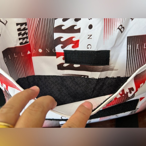 Billabong messenger bag. Size medium. Used mildly - Picture 3 of 9